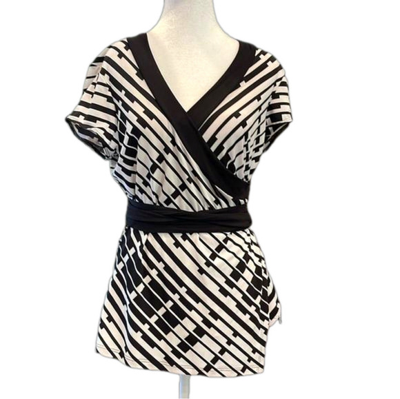 Le Chateau XL black and white V neck belted stretchy asymmetrical top - Picture 1 of 8